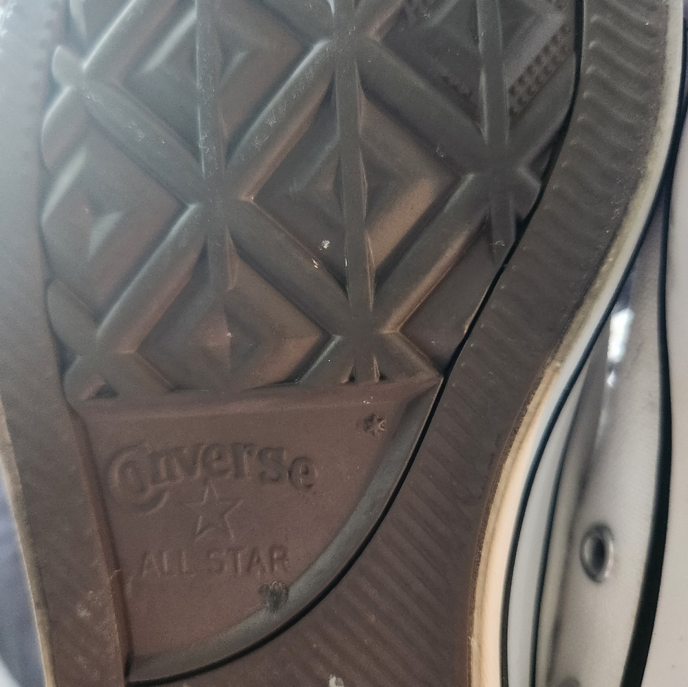 White converse - Picture 6 of 10